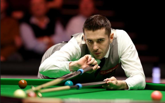 在布伦特伍, 对手是从