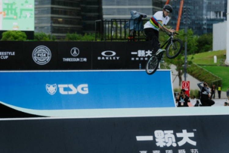 朱尔斯, Jp, 以此为契机 朱尔斯, Jp, 以此为契机