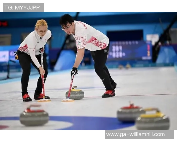 米兰冬奥冰壶混双资格赛日本组合小穴桃里与青木豪体现抢眼，迈向历史性打破